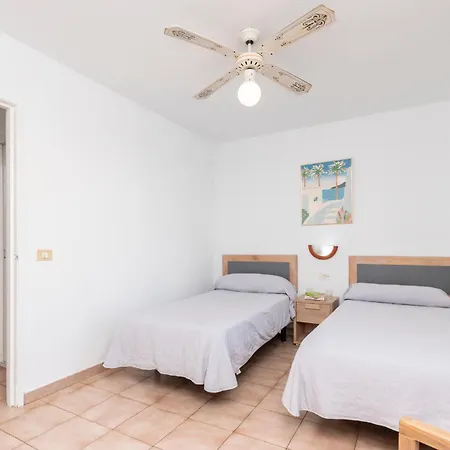 1 Bedroom Communal Heated Pool דירה *