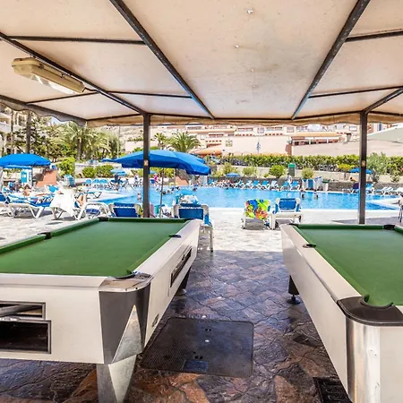 1 Bedroom Communal Heated Pool דירה *