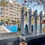 1 Bedroom Communal Heated Pool Appartement