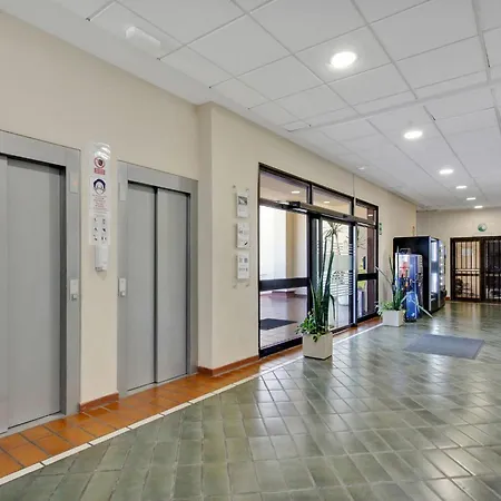 Apartmán 1 Bedroom Communal Heated Pool *
